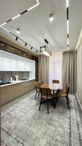 a kitchen and dining room with a table and chairs at Yassi Apartment in Türkistan