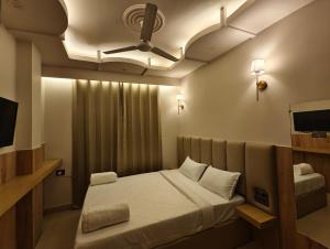 a bedroom with a bed and a ceiling fan at Hotel hk haridwar By hk guest house in Haridwār