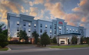 a large white building with a hotel at Hampton Inn & Suites Natchez in Natchez