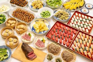 a table topped with bowls of different types of food at Hotel & Onsen 2307 Shigakogen in Yamanouchi