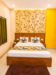 Gallery image of Cosmic Elite Krishiva Hotel Vrindavan - Affordable Rooms at Central Location in Vrindāvan +6 photos