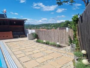 a backyard with a stone walkway and a fence at Ferienzimmer Kefeder in Lochenhaus