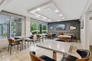 a restaurant with tables and chairs and windows at Quality Inn Duluth - Atlanta Northeast in Duluth