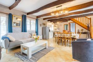 a living room with a couch and a table at Gîte Ty Traon piscine partagée in Ergué-Gabéric