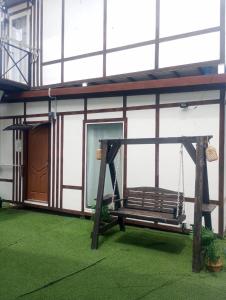 a porch swing on the side of a building at Bird Nest Hostel in Ko Tao
