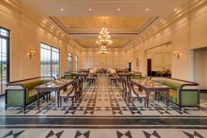 a large dining room with tables and chairs at Lemon Tree Hotel, Sri Ganganagar in Gangānagar