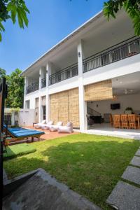 a building with a ping pong table in a yard at THE SANDS LOMBOK in Mangsit