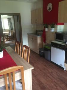 Kuchyňa alebo kuchynka v ubytovaní Ferienhaus Strasswirt + 16 fotografií