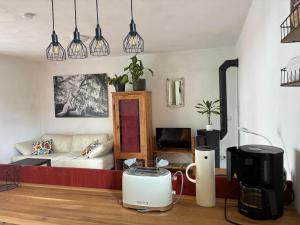 a living room with a couch and a microwave at Bungaloase in Kelheim