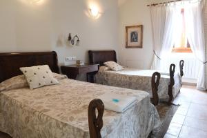 
A bed or beds in a room at Solar De Quintano
