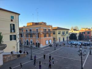 a group of people walking around a parking lot at Casa del Cigno in Monterotondo