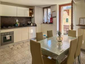 a kitchen with a table and chairs and a kitchen with a counter at Casa Vacanze Francesca in Mondolfo