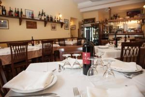 Restoran või mõni muu söögikoht majutusasutuses Albergo Perseo