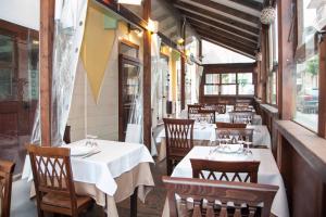 Restoran või mõni muu söögikoht majutusasutuses Albergo Perseo