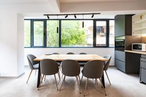 a kitchen and dining room with a table and chairs at Vitosha Park Apart in Sofia
