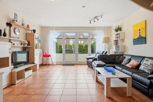 a living room with a couch and a tv at Meeresbrise in Norddeich