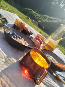 a picnic table with two pans of food and wine at Tinyhouse Cecilka in Ústí nad Orlicí +16 photos