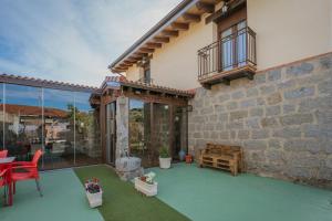 a patio of a house with a table and chairs at El Trillo in Marlín