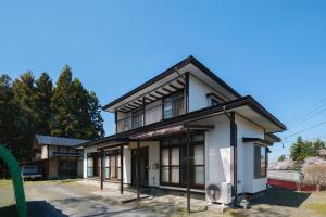 an old japanese house on the street at 信の宿 花巻 in Hanamaki