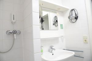 Hotel Till Eulenspiegel - Nichtrauchhotel - Garni tesisinde bir banyo