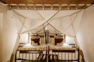 เตียงในห้องที่ Kasane Self Catering