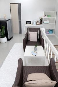 a living room with a couch and a table at Mayeen cat hotel in Chiang Mai