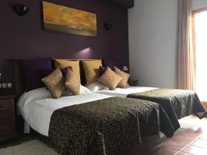 a bedroom with two beds with pillows at Hotel Galera in Galera