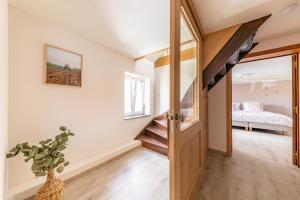 a hallway with a staircase leading to a bedroom at Gîte Athois la campagne in Ath