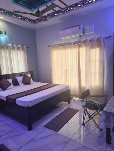 a bedroom with a bed and a chair in it at Rawat ji Homestay in Rāmnagar