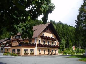 a large building with balconies on the side of it at Hotel-Gasthof Strasswirt in Tröpolach
