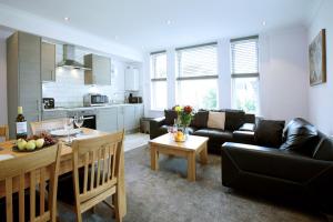 Η κουζίνα ή μικρή κουζίνα στο Austens Apartments