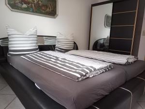 Llit o llits en una habitació de FEWO Caro