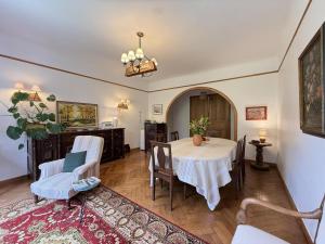 a dining room with a table and chairs at Gure gostuan in Itxassou