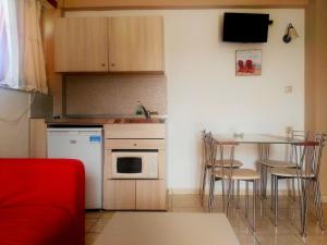 O bucătărie sau chicinetă la Baladinos Apartments