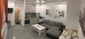 a living room with a couch and a table at Gästehaus Buonanotte 2 in Bremen