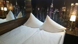 A bed or beds in a room at Miniapartman Budapest