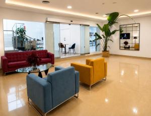 a lobby with couches and chairs and a table at Hotel Córdoba Centro in Córdoba