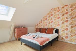 a bedroom with a bed and a dresser at Marguerite in Bédée