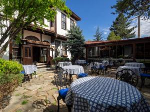 a patio with tables and chairs in front of a building at AKİFBEY KONAĞI in Kastamonu