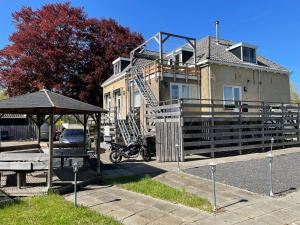 a house with a motorcycle parked in front of it at Pension Buitenzicht in Geervliet