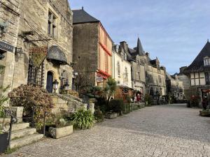 a cobblestone street in an old town with buildings at Le petit cottage in Ruffiac