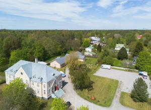 an aerial view of a large house with a parking lot at FolkiaCenter Gästhem - Vieraskoti - Guesthouse in Hanko