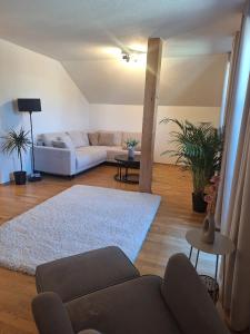 a living room with a couch and a rug at Appartement Urlaub Exklusiv in Lackenhof