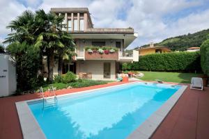 Foto dalla galleria di The Flower Garden a Scanzorosciate