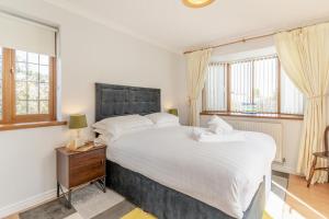a bedroom with a large white bed and windows at 1 Bed in Bishopston oc-hh654 in Bishopston