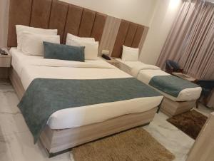 two beds in a hotel room with sidx sidx sidx sidx at Hotel The Best IGI Delhi in Kānpur