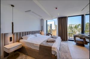a bedroom with a large bed and a balcony at VENTO MARE Çeşme in Çeşme +82 photos