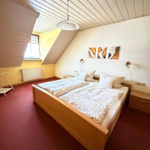 a bedroom with a large bed in a attic at Winzerhaus St Joseph in Piesport