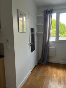 an empty room with a door and a window at Studio 4 in Arcueil