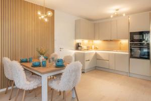 a kitchen and dining room with a table and chairs at Ferienwohnung Goldkind in Kölpinsee